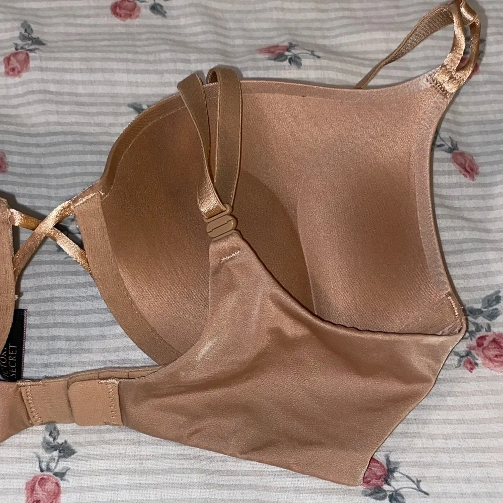 Victoria's Secret Bombshell 32 C - Nude Brown - Picture 6 of 7